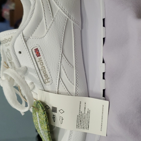 Reebok Shoes - White reeboks